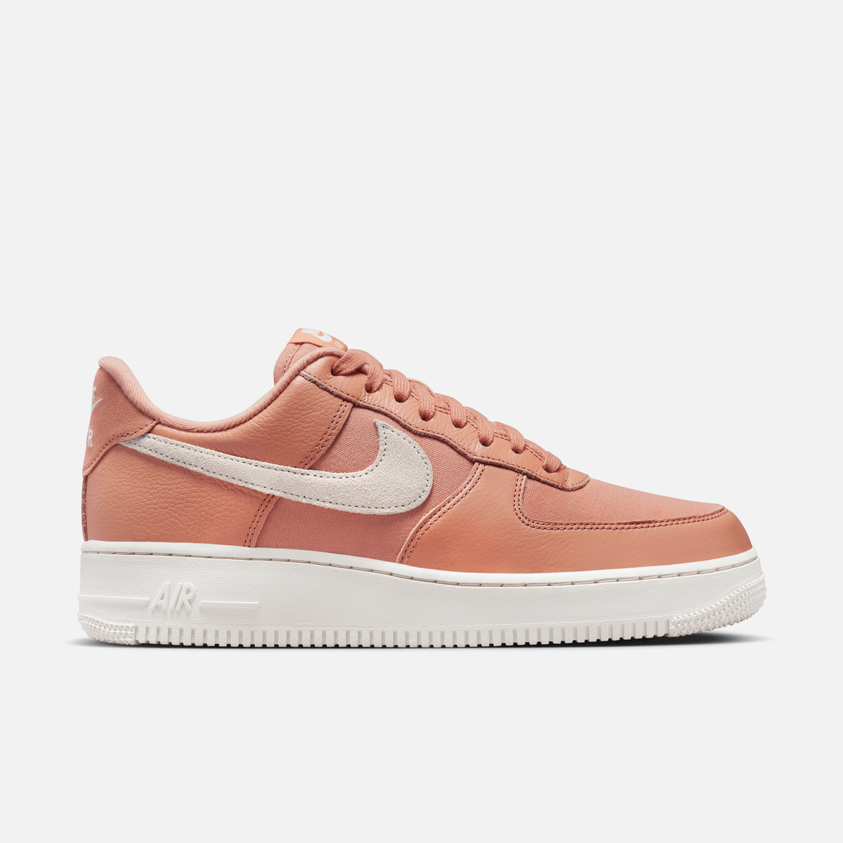 Nike Air Force 1 Low LX - Marrom / Branco-acinzentado