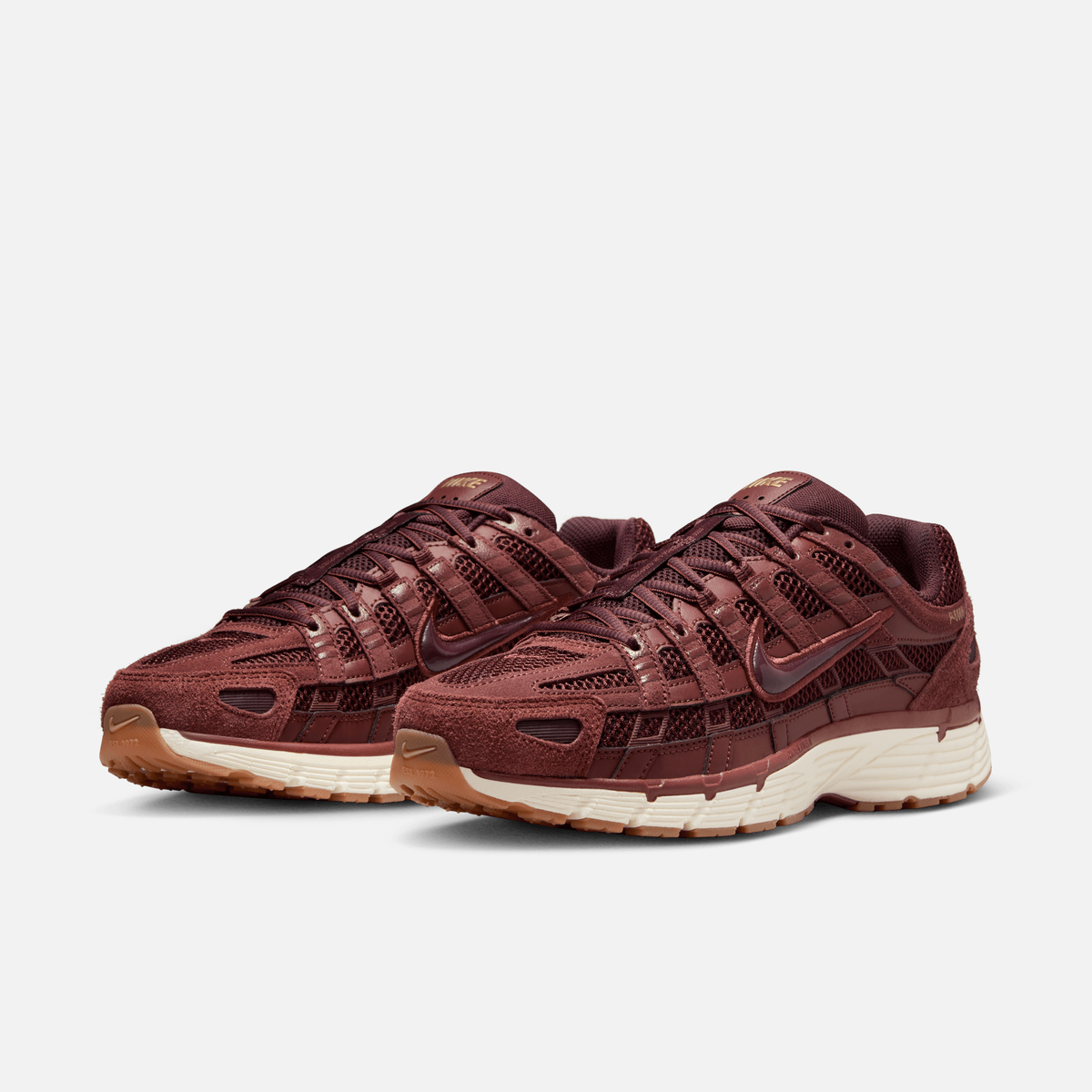 Nike P-6000 SE - Marrom-escuro / Dourado metálico / Marfim-claro / Vinho