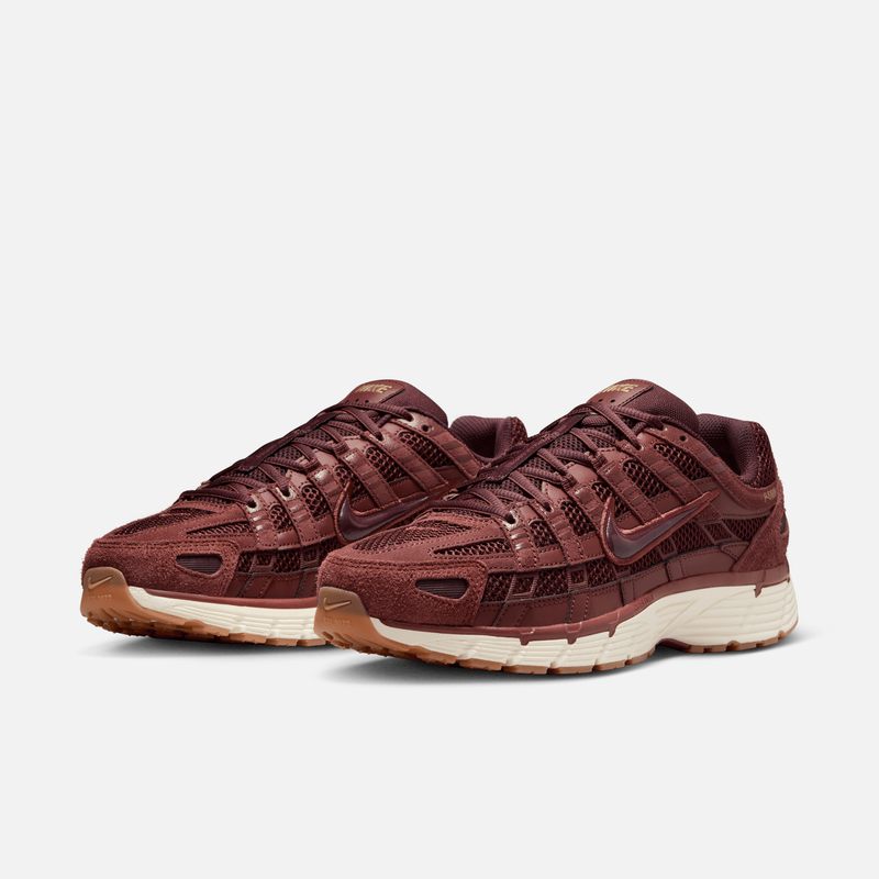 Nike P-6000 SE - Marrom-escuro / Dourado metálico / Marfim-claro / Vinho