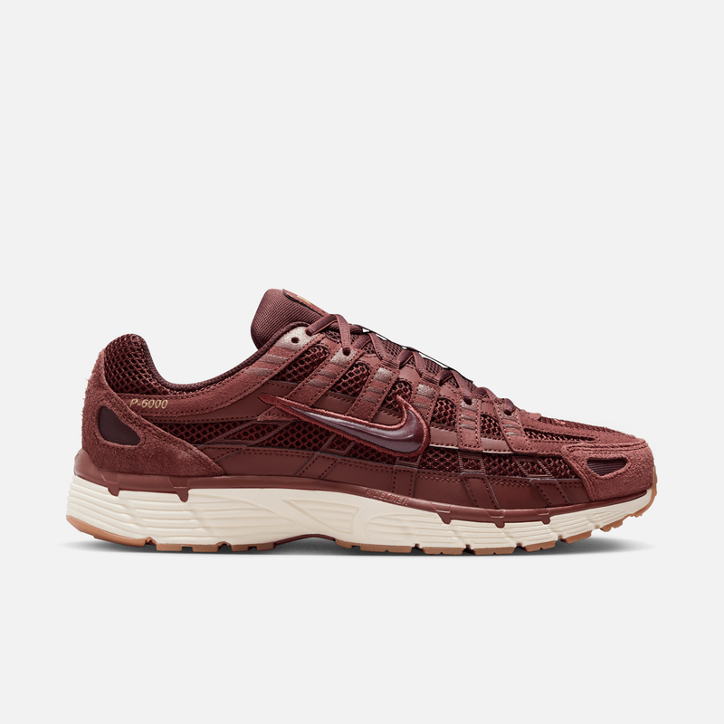 Nike P-6000 SE - Marrom-escuro / Dourado metálico / Marfim-claro / Vinho