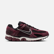 Nike Zoom Vomero 5 - Vermelho escuro / Vinho / Branco-acinzentado / Preto
