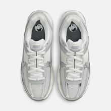 Nike Zoom Vomero 5 - Branco / Prateado metálico