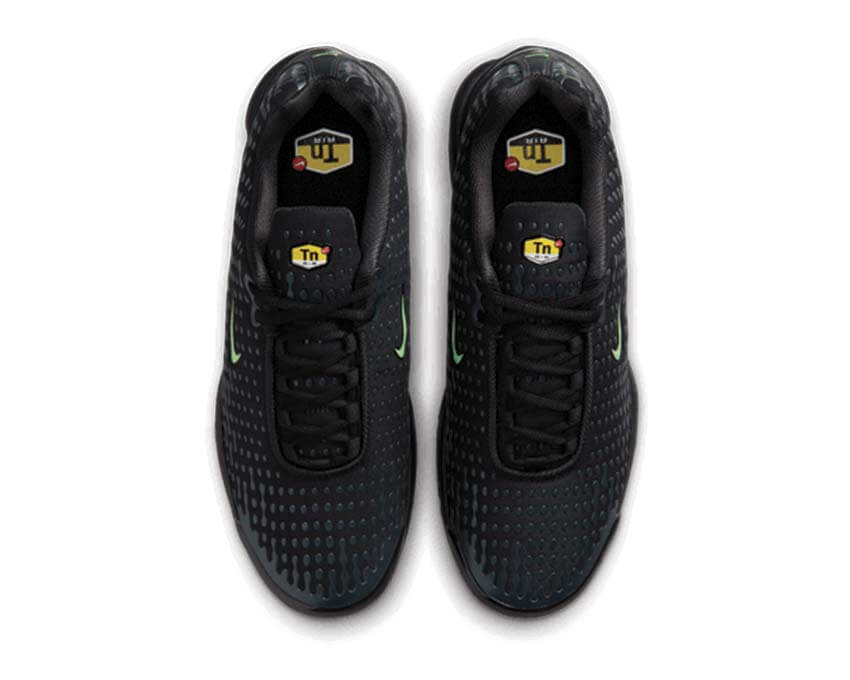 Tênis Nike Air Max Plus VII em preto com detalhes verdes — imagem 5