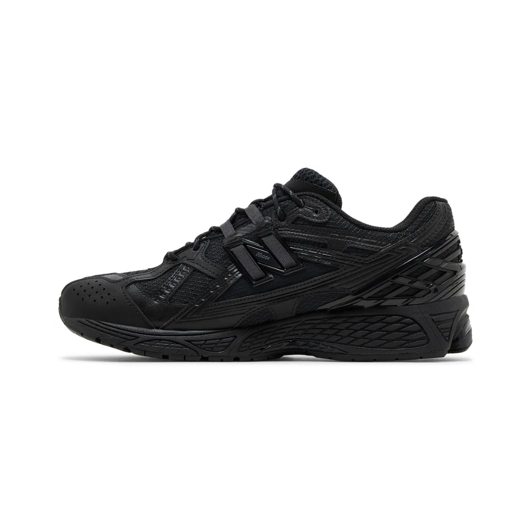 1906U - "Triple Black"