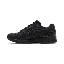 1906U - "Triple Black"