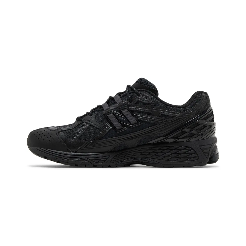 1906U - "Triple Black"