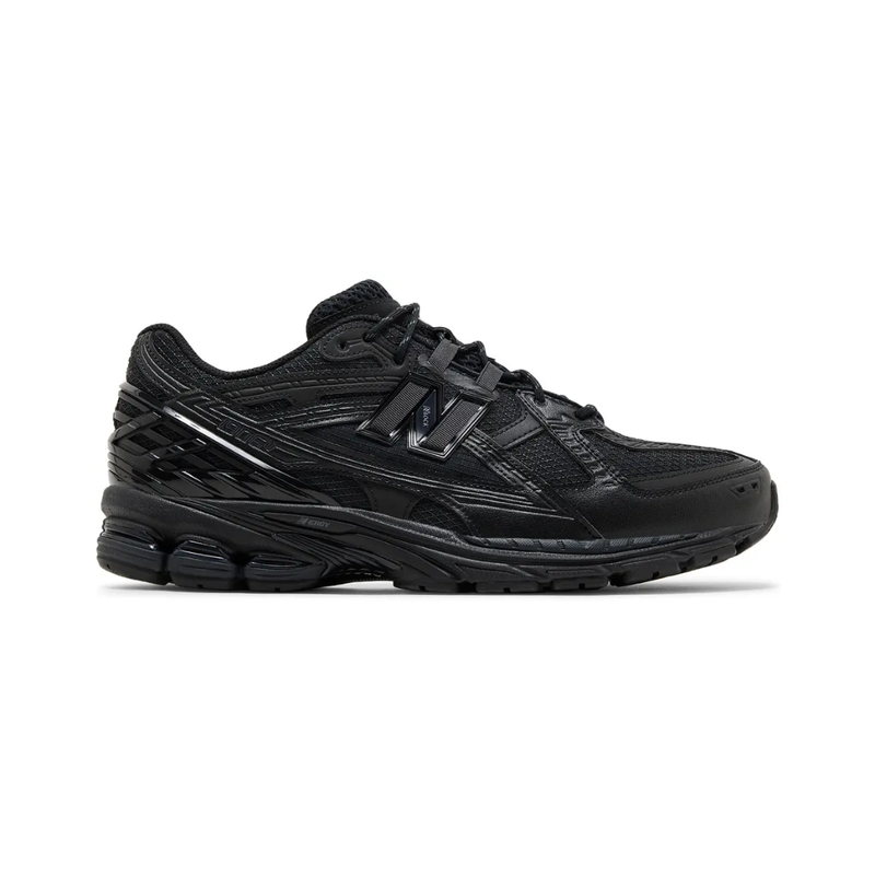 1906U - "Triple Black"