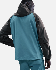 Jaqueta Nike Waterproof Jacket Tech - Azul, Preto e Cinza