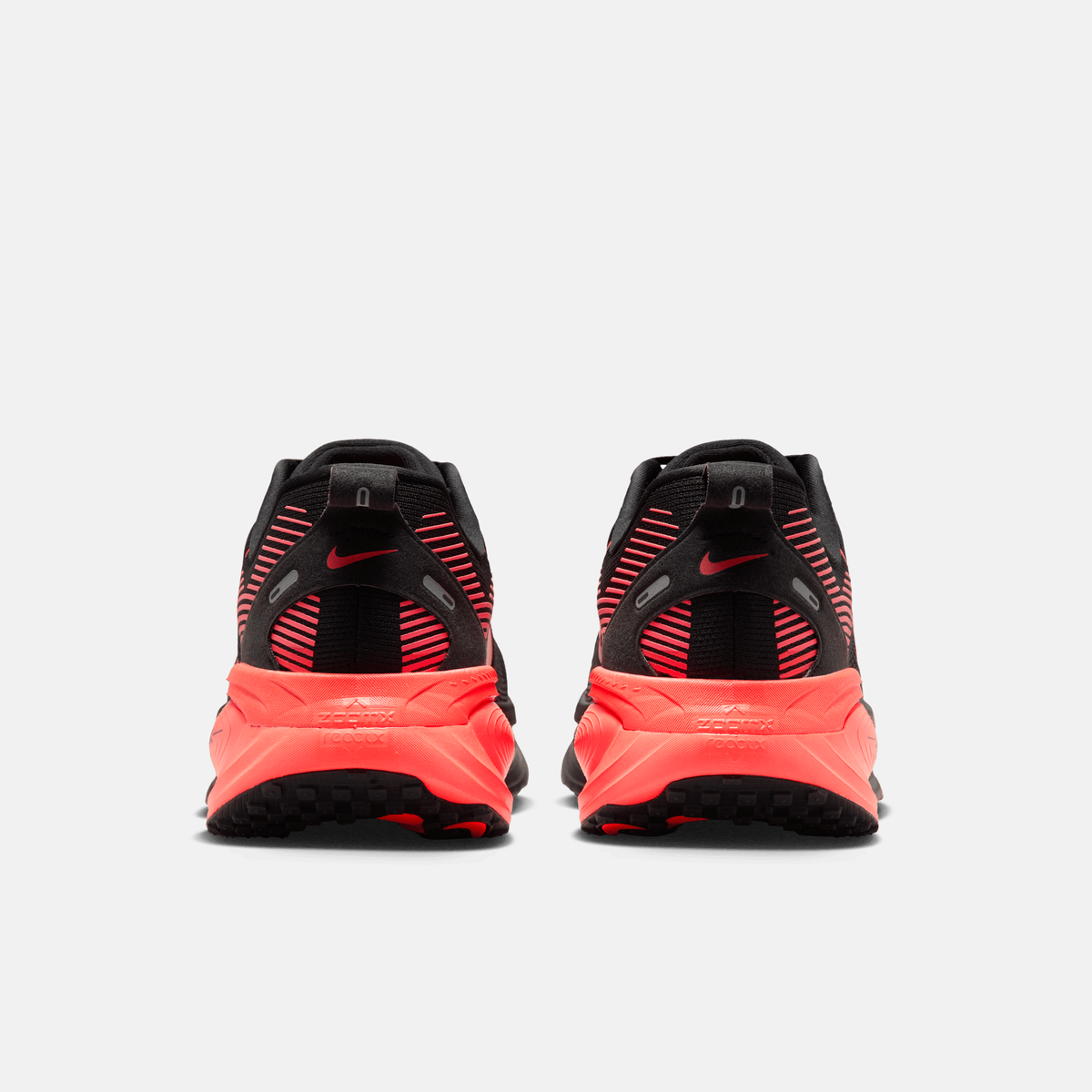 Nike Vomero 18 - Preto / Vermelho intenso / Vermelho