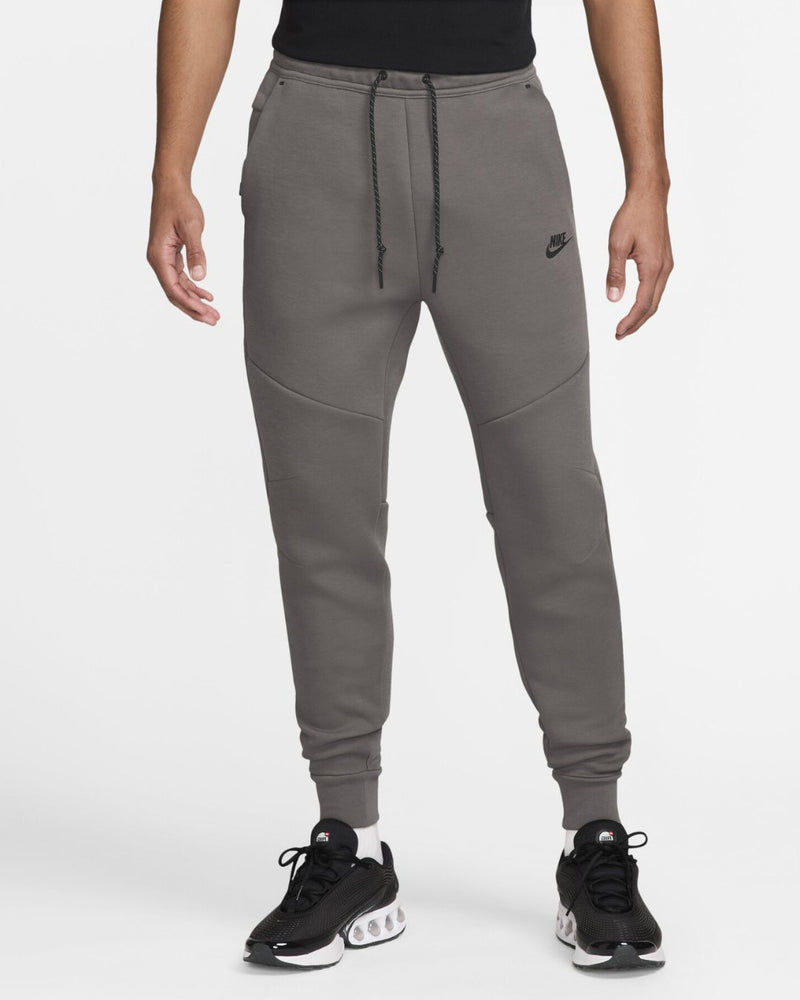 Calça jogger Nike Tech - Cáqui
