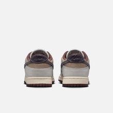 Nike Dunk Low - Branco-quebrado / Verde-abeto claro / Bege-acinzentado / Roxo-escuro