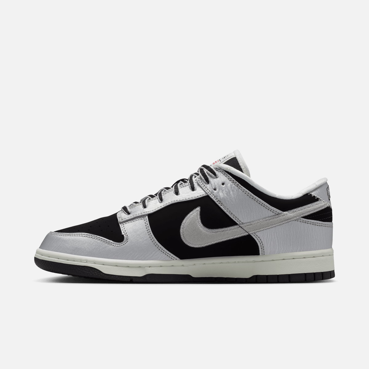 Nike Dunk Low - Prateado metálico / Preto / Branco-creme