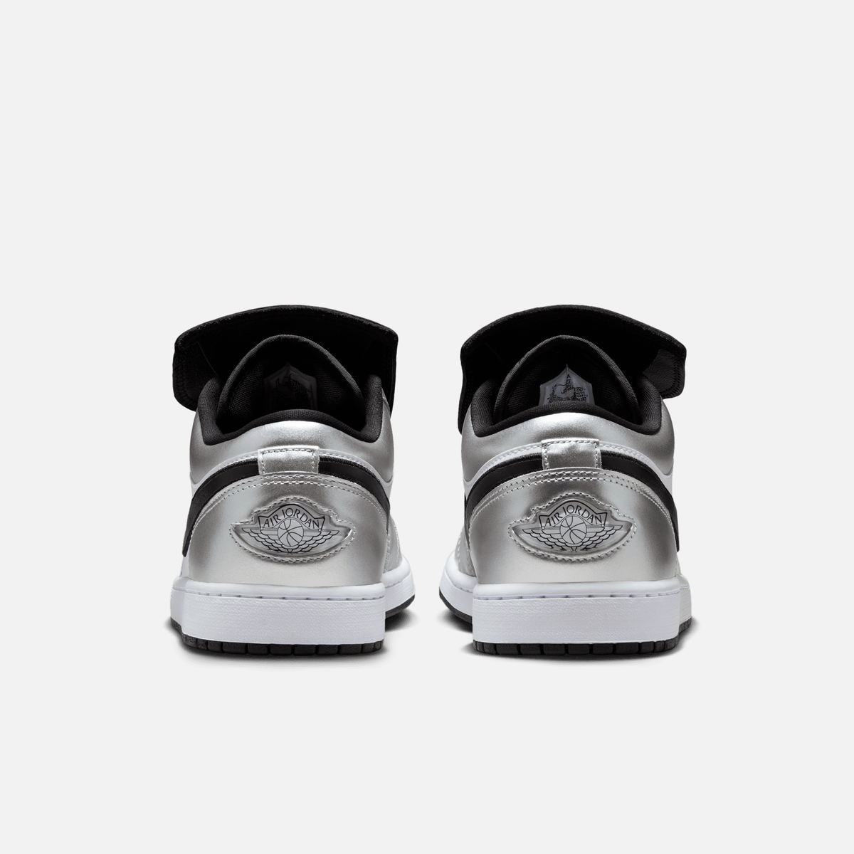 Air Jordan 1 Low Tiempo - Branco / Preto / Prateado metálico