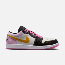 Air Jordan 1 Low SE - Preto / Branco-creme / Rosa-vivo / Dourado