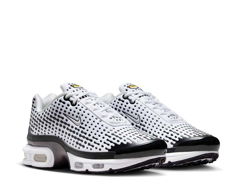 Tênis Nike Air Max Plus VII em branco e preto — imagem 3
