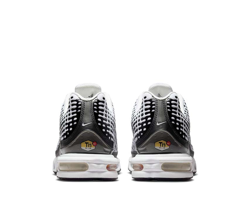 Tênis Nike Air Max Plus VII em branco e preto — imagem 4