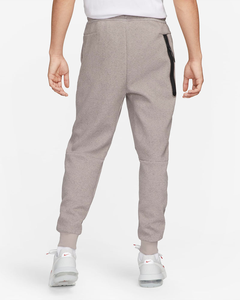 Calça Tottenham Hotspur Tech Fleece - Marrom-acinzentado