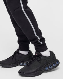 Calça Nike Tech Fleece - Preto e Prateado