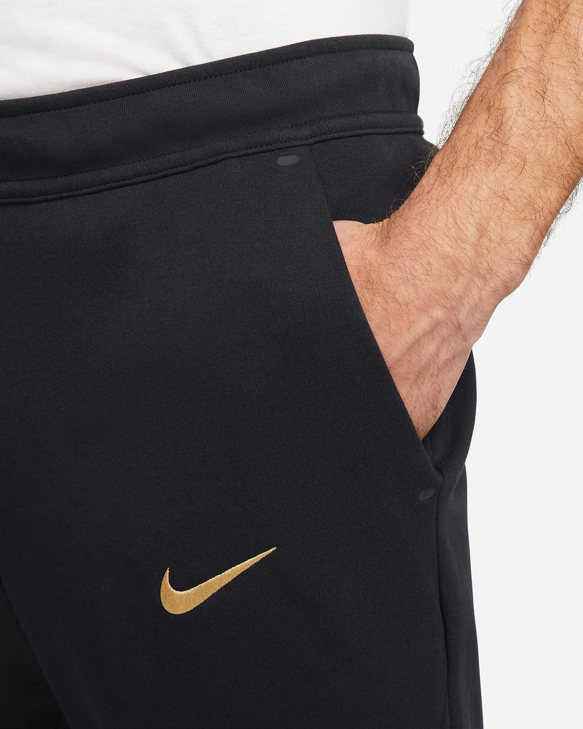 Calça Chelsea Tech Fleece - Preto e Dourado
