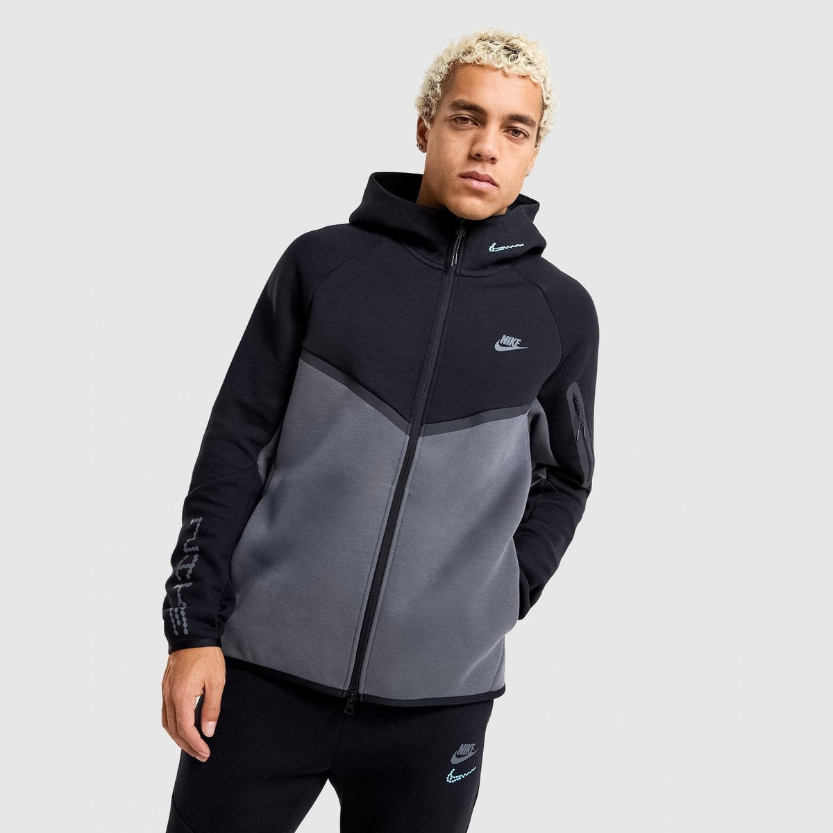 Nike Tech Fleece - Full-Zip Hoodie